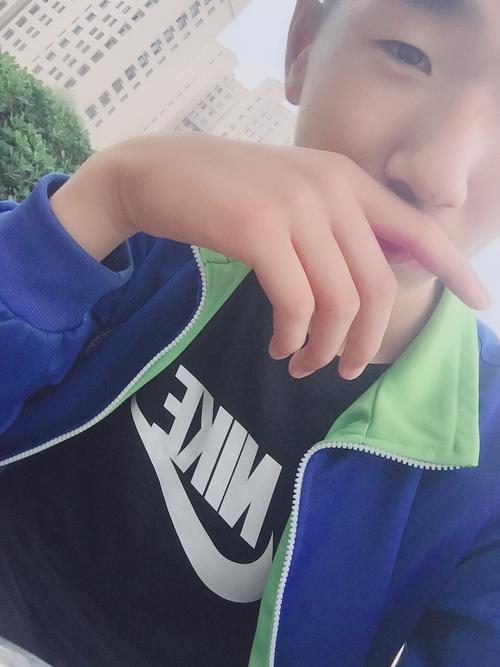 快手涨粉必备！子潇双击平台助你轻松刷赞上热门
